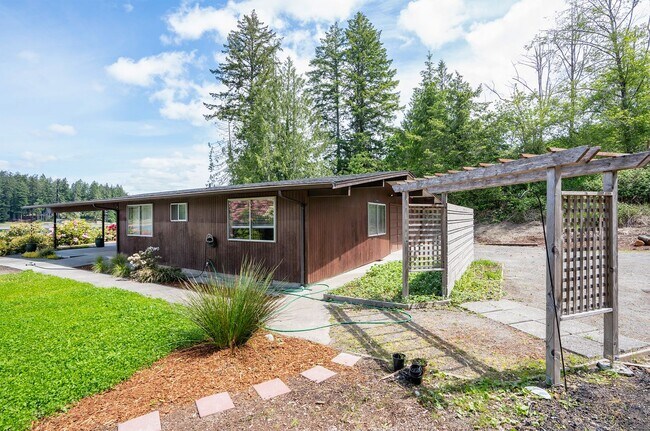 Building Photo - 3-Bed Waterfront Home in Vaughn