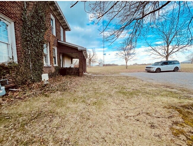 Building Photo - 1803 Harlansburg Rd