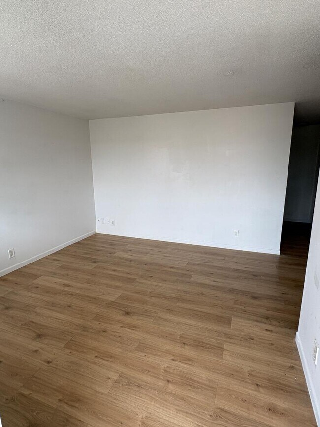 Primary Photo - 1406 Barton Rd