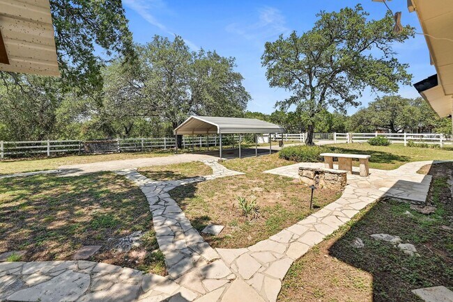 Building Photo - Lots of Space in Spicewood