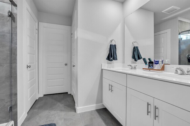 Building Photo - 18720 Presswood Wy Dr