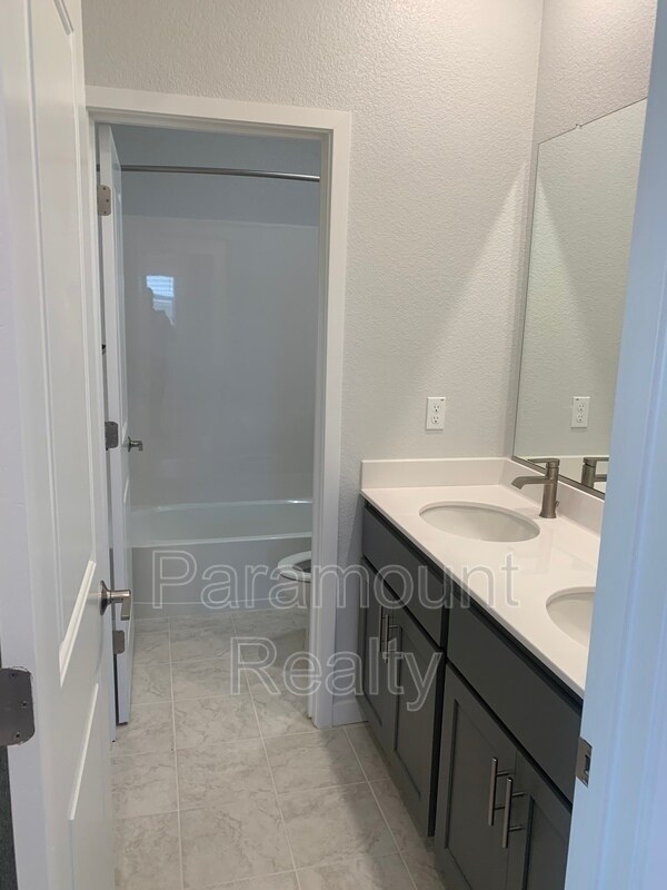 Building Photo - 886 Shearwater Rd