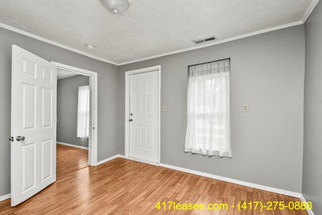 Building Photo - 2139 N Taylor Ave