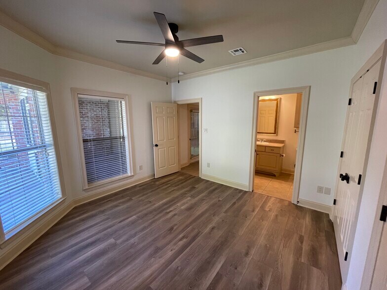 Building Photo - 203 Metairie Ct