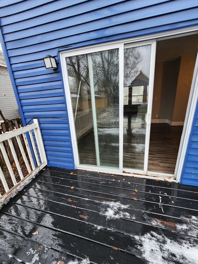 Building Photo - 3 Bedroom House for Rent on W 25th - MOVE IN READY AND CLEAN