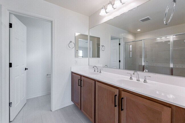 Building Photo - Three Bedrooms! Newer Neighborhood - conve...