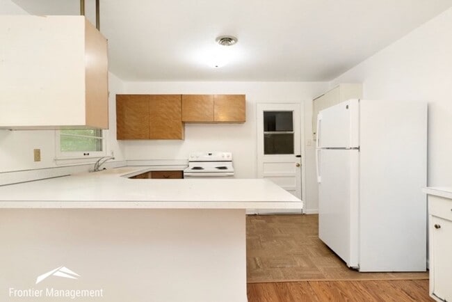 Building Photo - 1733 Vaughn Dr