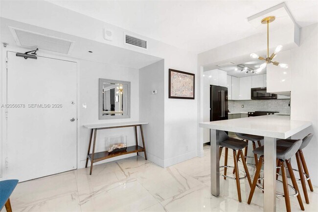 Building Photo - 6039 Collins Ave