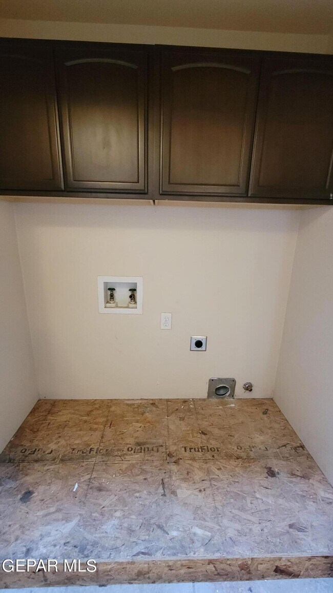 Building Photo - 14281 Gil Reyes Dr