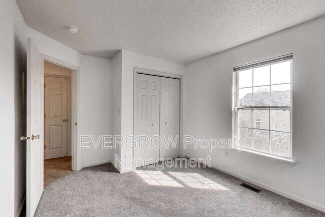 Building Photo - 7139 Kimble Dr