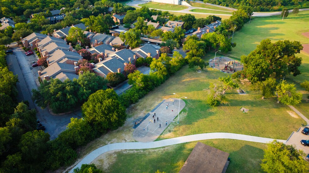 Building Photo - 7510 Holly Hill Dr