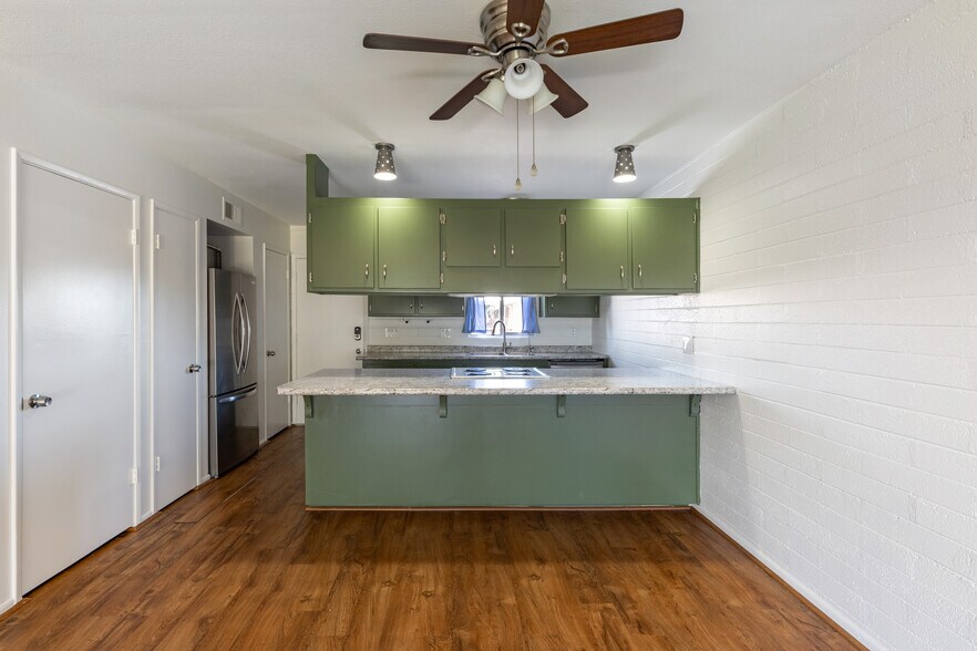 Building Photo - 3737 E Turney Ave