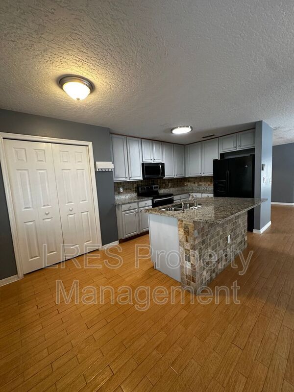 Building Photo - 2825 Cliffe Ct