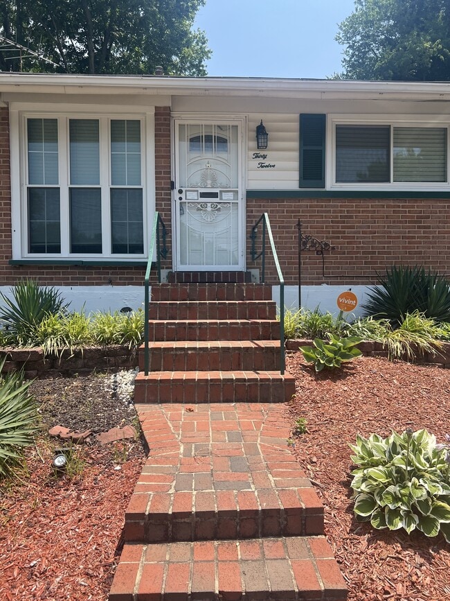 Building Photo - 3012 Oxon Run Ct