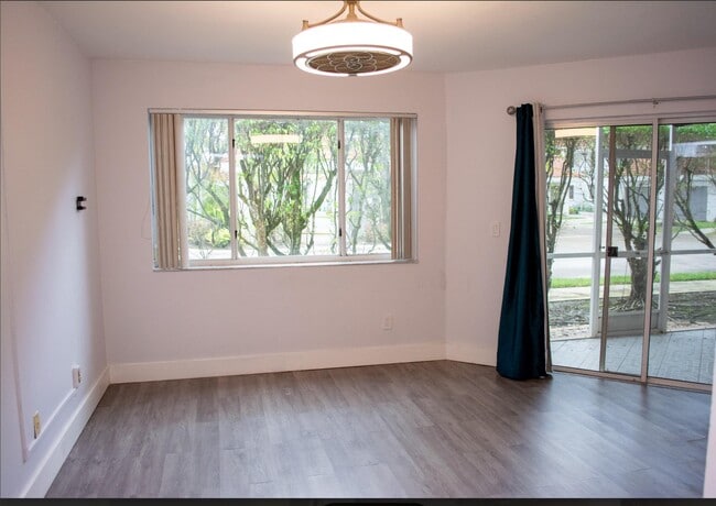 Building Photo - 992 NW 93rd Ave