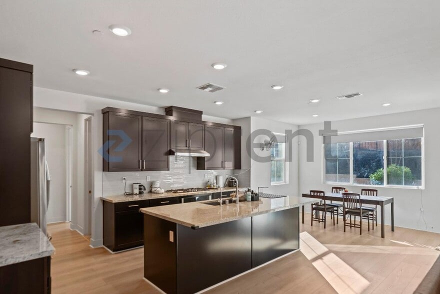 Building Photo - 6795 Paseo St