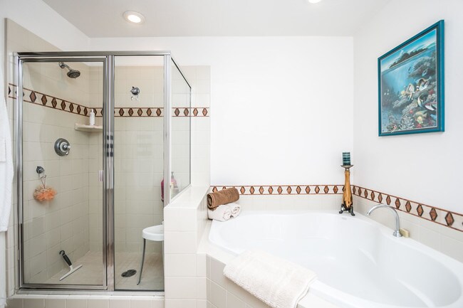 Building Photo - 17 W Vernon Ave