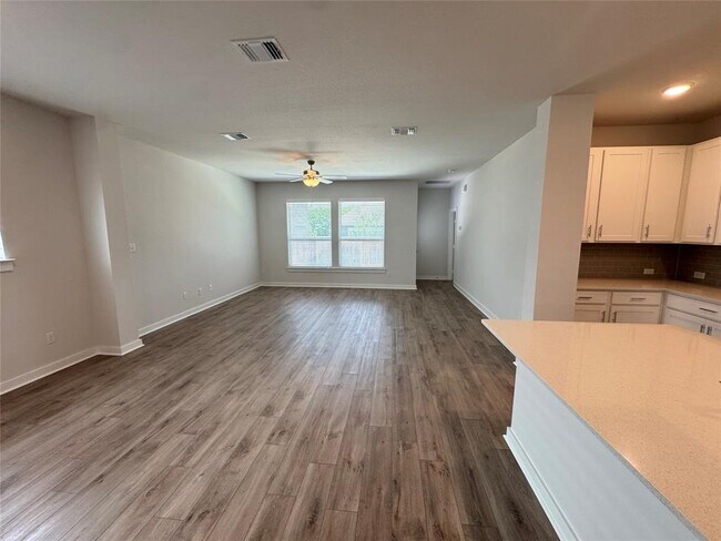 Building Photo - 112 Corn Ln