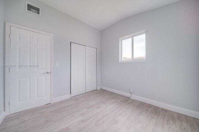 Building Photo - 17727 SW 103rd Ave