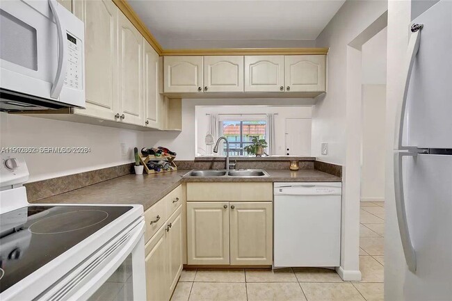 Building Photo - 561 NW 100th Pl