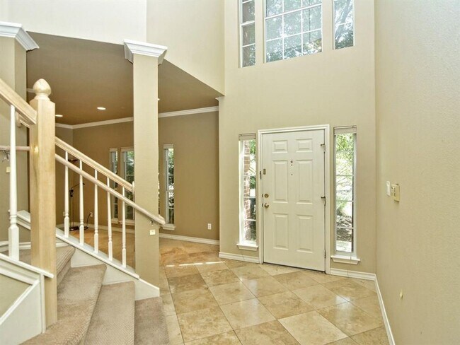 Building Photo - PRELEASING FOR BEGINNING OF JUNE! COME INTO YOUR OASIS!