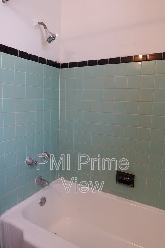 Building Photo - 905 16th St