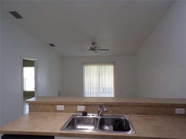 Building Photo - 385 Sunflower St
