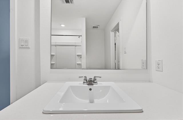 Building Photo - 1429 Erie Dr