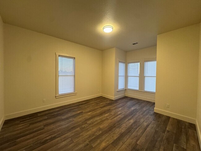 Building Photo - 1627 Pine St