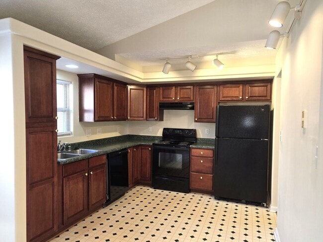 Building Photo - 50% OFF UNTIL 2026!  APPLICATION FEE ONLY ...