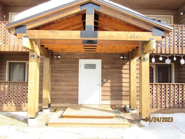 Primary Photo - 656 Ouida Way