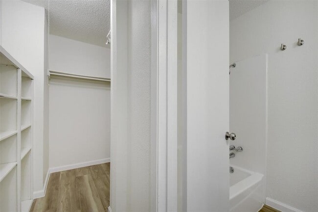 Building Photo - 6803 Woodhue Dr