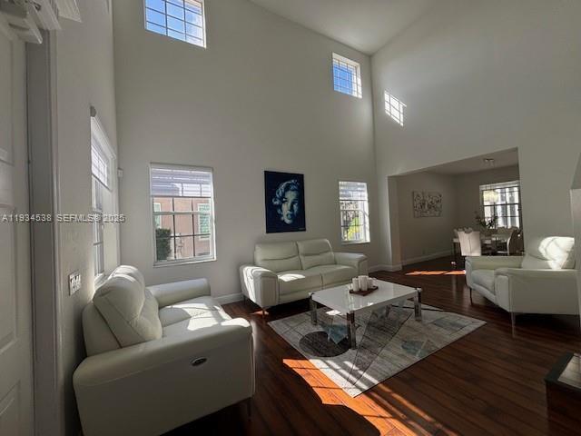 Building Photo - 712 Tulip Cir