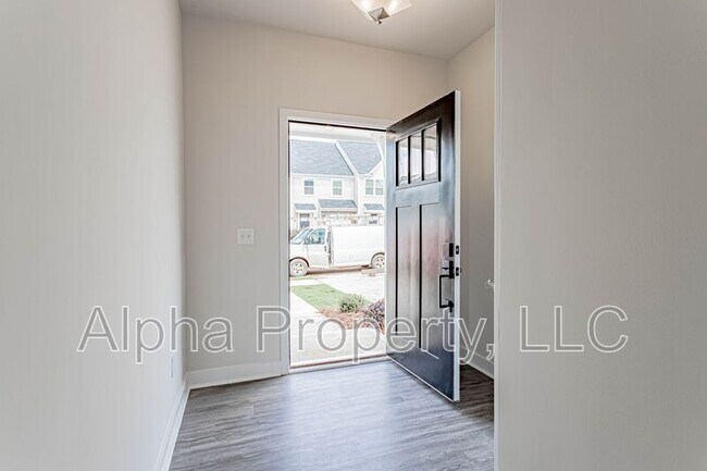 Building Photo - 127 Roseridge Dr