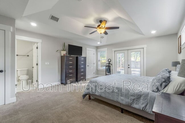 Building Photo - 708 Marcia Cir