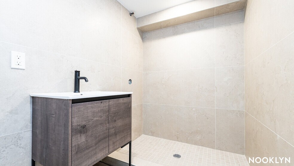 Building Photo - 43 Kingston Ave