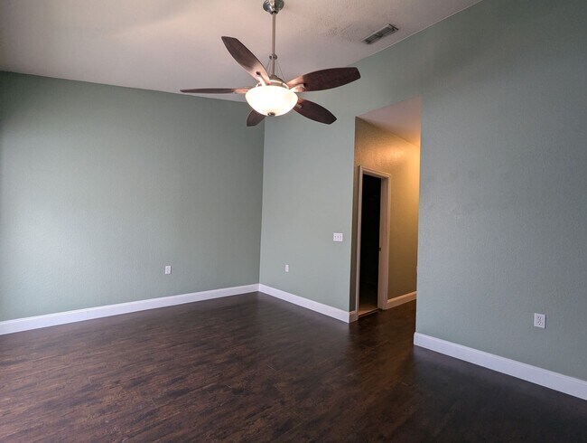 Building Photo - 2 Bedroom / 2.5 Bathroom Townhome – Magnolia Place