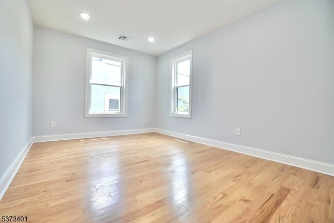 Building Photo - 226 Park Ave