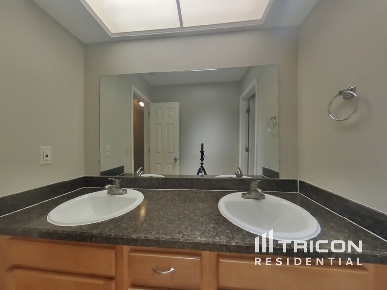 Building Photo - 5726 Springhaven Dr