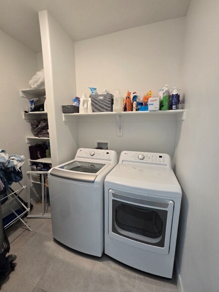 Building Photo - 896 N 560 W St