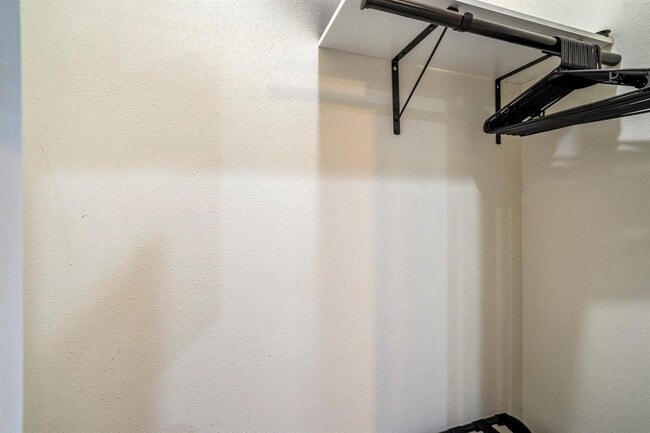 Building Photo - 5 Estelle St