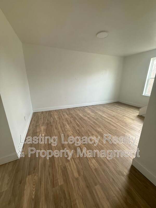 Building Photo - 325 Jackson St