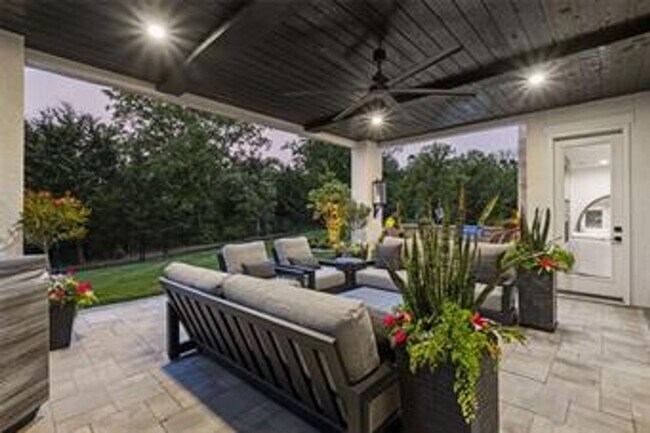 Building Photo - {5842} Luxury Rental in Forrest Ridge Esta...