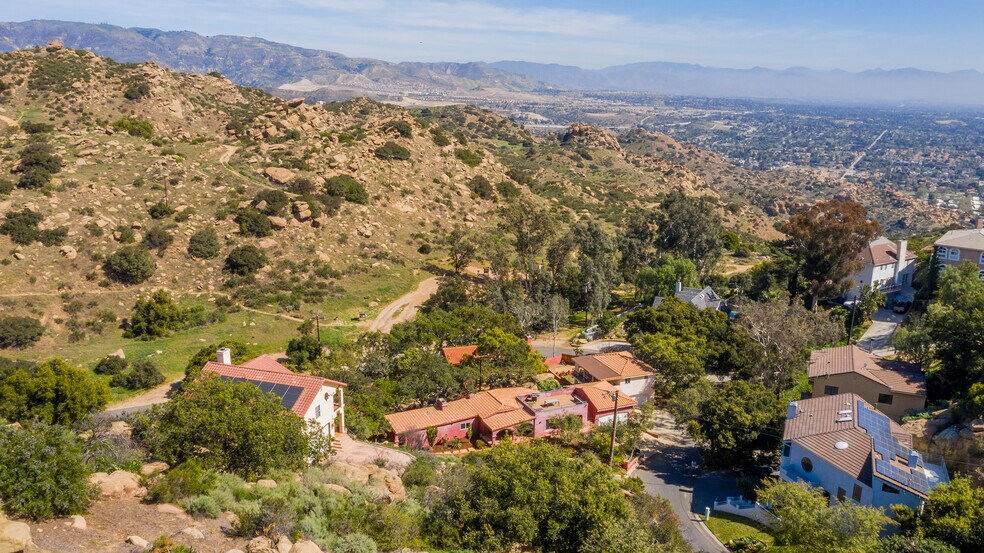 Building Photo - 7846 Lilac Ln