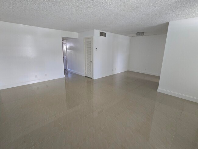 Building Photo - 104 Paradise Harbour Blvd
