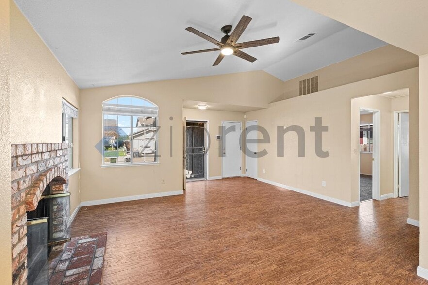 Building Photo - 1205 Silk Oak Dr