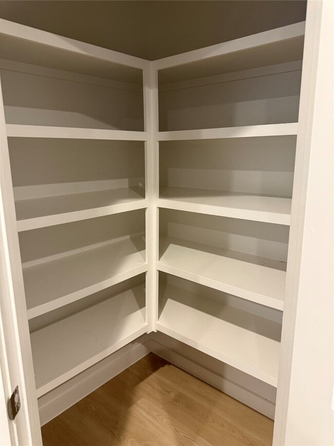 Building Photo - 1543 Merulana Lane