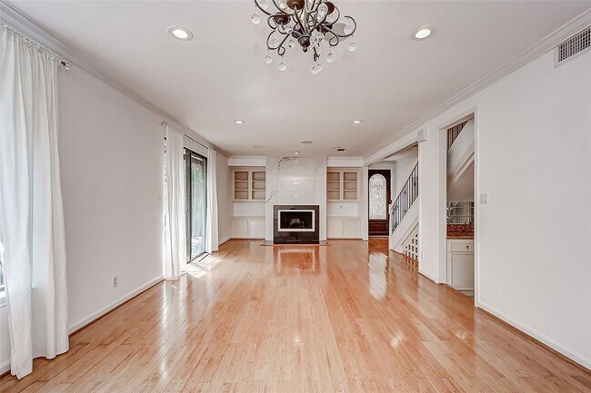 Building Photo - 201 Vanderpool Ln