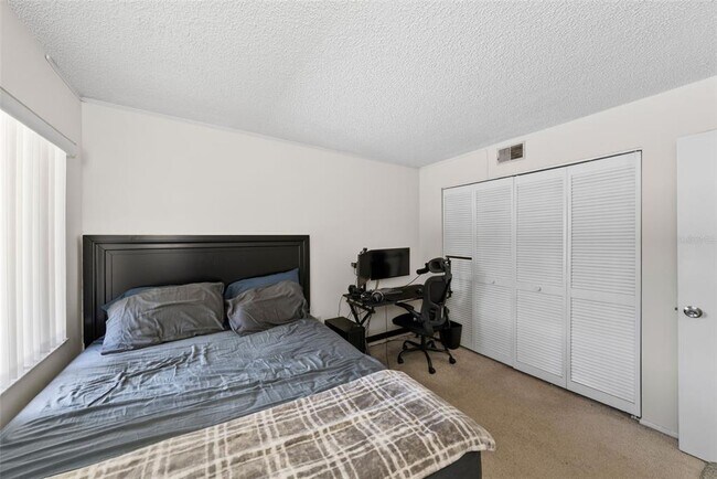 Building Photo - 2693 Sabal Springs Cir