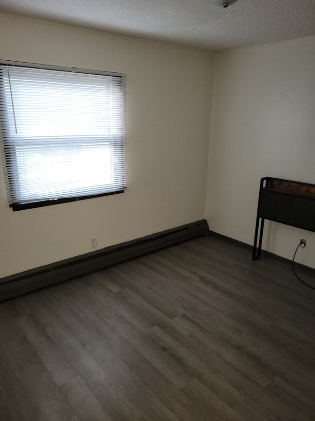 Building Photo - Rivers Run